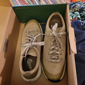 Danner women's low suede 9.5 M sneaker shoe